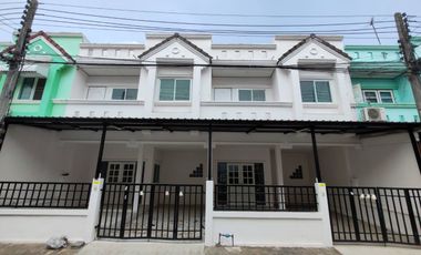 Fully Renovated! Move-In Ready !! For Sale: 2-Storey Townhouse (2 units combined) in Baan Fah Rangsit, Khlong 4 Total land area: 48 sq.wah (24 sq.wah