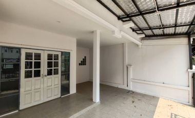 Fully Renovated! Move-In Ready !! For Sale: 2-Storey Townhouse (2 units combined) in Baan Fah Rangsit, Khlong 4 Total land area: 48 sq.wah (24 sq.wah