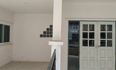 Fully Renovated! Move-In Ready !! For Sale: 2-Storey Townhouse (2 units combined) in Baan Fah Rangsit, Khlong 4 Total land area: 48 sq.wah (24 sq.wah