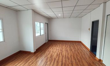 Fully Renovated! Move-In Ready !! For Sale: 2-Storey Townhouse (2 units combined) in Baan Fah Rangsit, Khlong 4 Total land area: 48 sq.wah (24 sq.wah