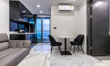 1 Bedroom Condo with City and Sea View