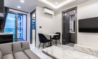 1 Bedroom Condo with City and Sea View