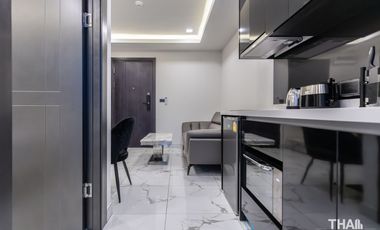 1 Bedroom Condo with City and Sea View