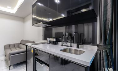 1 Bedroom Condo with City and Sea View