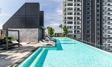 1 Bedroom Condo with City and Sea View