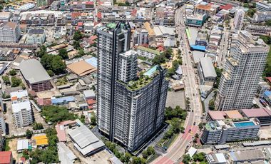 1 Bedroom Condo with City and Sea View