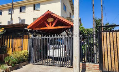 Leon Propiedades vende casa en villa, Curacaví centro.