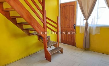 Leon Propiedades vende casa en villa, Curacaví centro.