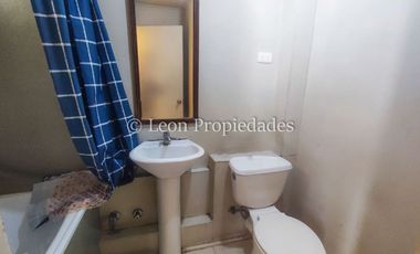 Leon Propiedades vende casa en villa, Curacaví centro.