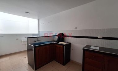 Vendo Departamento 2Do Piso En Calle Huascar Con Av. Los Incas Ao 50.70