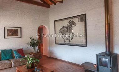 Se vende hermosa parcela con casa y piscina en condominio, sector los Naranjos, Curacavi