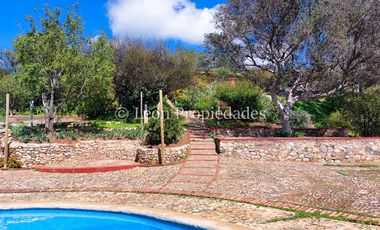 Se vende hermosa parcela con casa y piscina en condominio, sector los Naranjos, Curacavi