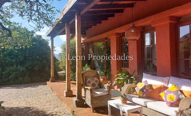 Se vende hermosa parcela con casa y piscina en condominio, sector los Naranjos, Curacavi