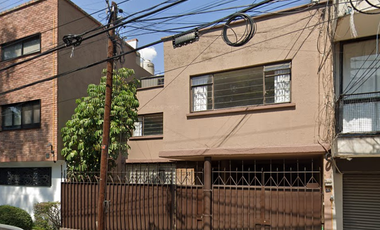Casa en Avenida Irrigación; Colonia Irrigación, Miguel Hidalgo, CDMX.