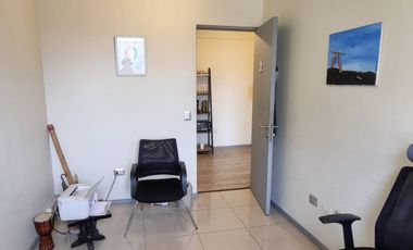 OFICINA CENTRO 2 PRIVADOS SALA DE ESPERA STUDIO SUR