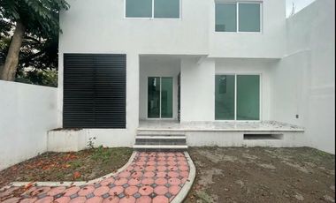 RENTO CASA EN COL REVOLUCION CON TODOS LOS SERVICIOS