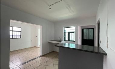 Casa en venta a 5 min de Real Center con local y terraza