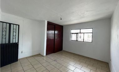Casa en venta a 5 min de Real Center con local y terraza