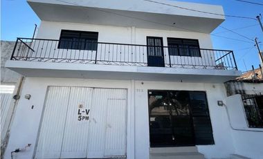 Casa en venta a 5 min de Real Center con local y terraza