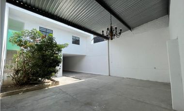 Casa en venta a 5 min de Real Center con local y terraza
