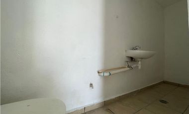 Casa en venta a 5 min de Real Center con local y terraza