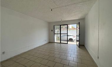 Casa en venta a 5 min de Real Center con local y terraza