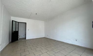 Casa en venta a 5 min de Real Center con local y terraza