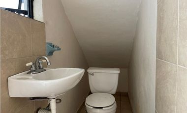 Casa en venta a 5 min de Real Center con local y terraza