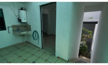 Casa en venta a 5 min de Real Center con local y terraza
