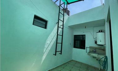 Casa en venta a 5 min de Real Center con local y terraza