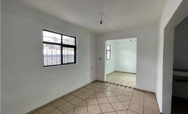 Casa en venta a 5 min de Real Center con local y terraza