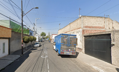 Casa en Venta. Moctezuma 1ra Sección, Venustiano Carranza. Remate Hipotecario.