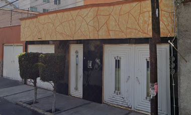 Casa en Venta. Moctezuma 1ra Sección, Venustiano Carranza. Remate Hipotecario.