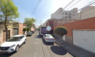 Casa en Venta. Moctezuma 1ra Sección, Venustiano Carranza. Remate Hipotecario.