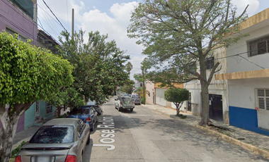 VENDO CASA EN LOMAS DEL PARADERO, GUADALAJARA JUNTO FORUM TLAQUEPAQUE