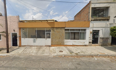 VENDO CASA EN LOMAS DEL PARADERO, GUADALAJARA JUNTO FORUM TLAQUEPAQUE