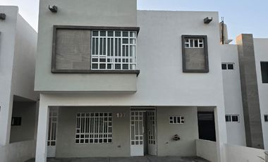 CASA EN RENTA AL ORIENTE DE SALTILLO EN FRACCIONAMIENTO CERRADO VALLE DE LOS ALMENDROS FRENTE A PARQUE