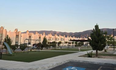 CASA EN RENTA AL ORIENTE DE SALTILLO EN FRACCIONAMIENTO CERRADO VALLE DE LOS ALMENDROS FRENTE A PARQUE