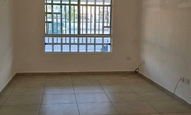 CASA EN RENTA AL ORIENTE DE SALTILLO EN FRACCIONAMIENTO CERRADO VALLE DE LOS ALMENDROS FRENTE A PARQUE