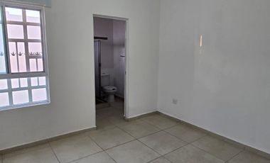 CASA EN RENTA AL ORIENTE DE SALTILLO EN FRACCIONAMIENTO CERRADO VALLE DE LOS ALMENDROS FRENTE A PARQUE