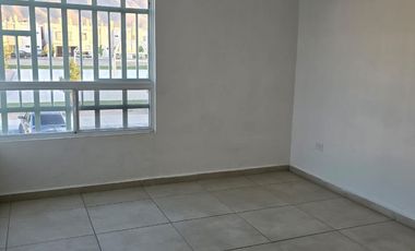 CASA EN RENTA AL ORIENTE DE SALTILLO EN FRACCIONAMIENTO CERRADO VALLE DE LOS ALMENDROS FRENTE A PARQUE