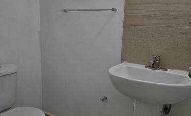 CASA EN RENTA AL ORIENTE DE SALTILLO EN FRACCIONAMIENTO CERRADO VALLE DE LOS ALMENDROS FRENTE A PARQUE