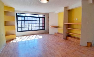 Iluminada y amplia casa en condominio, lista p/habitar en Leyes de Reforma