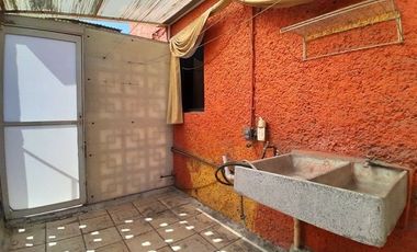 Iluminada y amplia casa en condominio, lista p/habitar en Leyes de Reforma