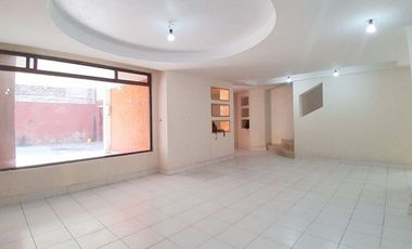 Iluminada y amplia casa en condominio, lista p/habitar en Leyes de Reforma