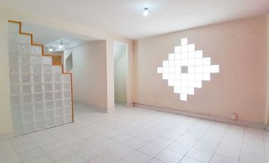 Iluminada y amplia casa en condominio, lista p/habitar en Leyes de Reforma