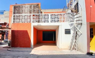 Iluminada y amplia casa en condominio, lista p/habitar en Leyes de Reforma