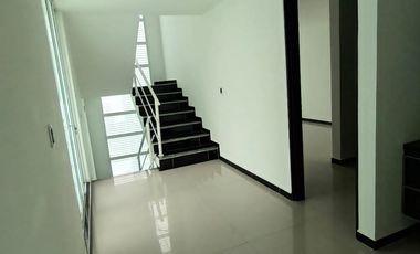 SE VENDE HERMOSA CASA ESQUINERA EN LA PAMPA