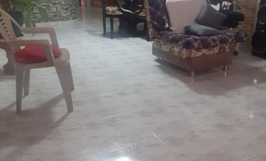 SE VENDE HERMOSA Y AMPLIA CASA