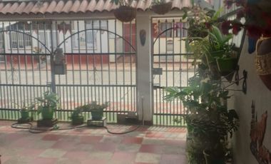 SE VENDE HERMOSA Y AMPLIA CASA
